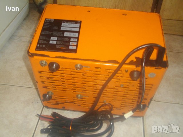 12V-24V Волта-Немско Авто Оригинално Зарядно За Акумулатори-BOSCH L2412-Отлично-12 Ампера-Старо Каче
