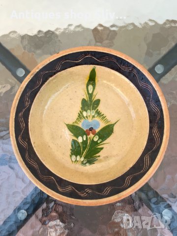 Рисувана керамична чиния №0449, снимка 1 - Антикварни и старинни предмети - 33660615