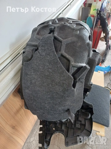 Audi Q7заден ляв подкалник, снимка 2 - Части - 53582525