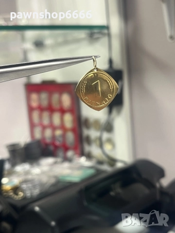 Златна висулка 8 карата, снимка 2 - Колиета, медальони, синджири - 52335427