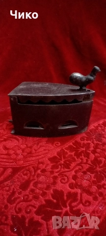 Стара чугунена ютия на въглища 