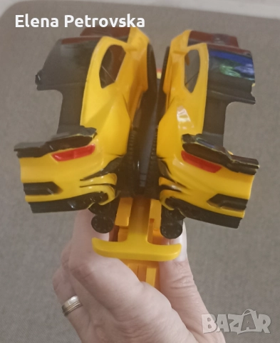 Бъмбълби Трансформърс кола - пистолет изтрелвачка + два пистолета стрелящи меки рингове , снимка 3 - Коли, камиони, мотори, писти - 52678006