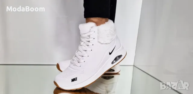 Nike бели дамски маратонки 