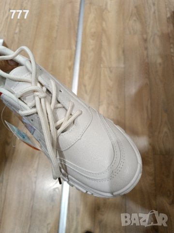 обувки , снимка 3 - Дамски ежедневни обувки - 43591956