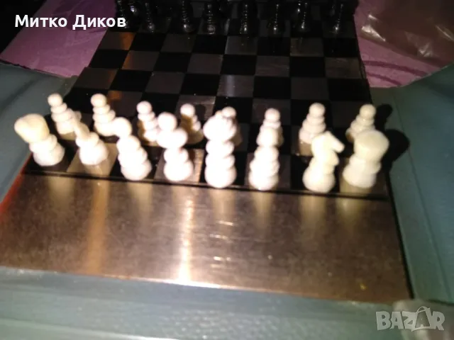 Магнитен шах от соца рядък сгъваем в кожено калъвче от соца 115х90мм нов, снимка 3 - Шах и табла - 50113550