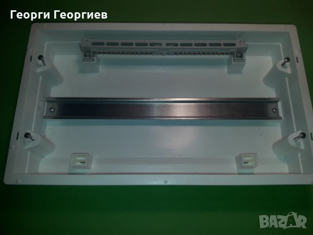 Основа/дъно за апартаментно ел.табло Noark 18 позиции