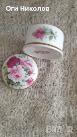 Порцеланова кутийка с позлата и рози, снимка 6 - Антикварни и старинни предмети - 50957824