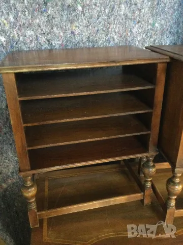 Две нощни шкавчета , снимка 2 - Антикварни и старинни предмети - 49729024