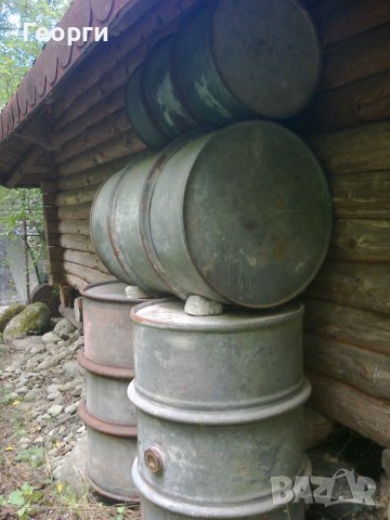 Метални варели със защитни обръчи, дълбоко поцинковани, дебелостенни.