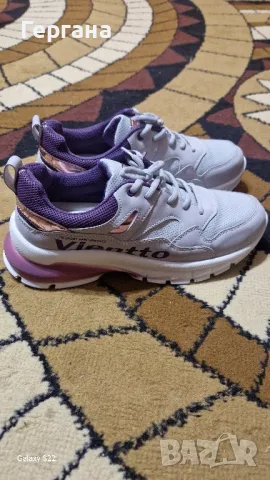 сиво-лилави спортни маратонки 