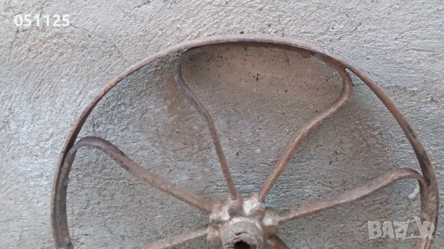 масивно ковано възрожденско колело от двуколка, каруца, снимка 3 - Антикварни и старинни предмети - 39350421