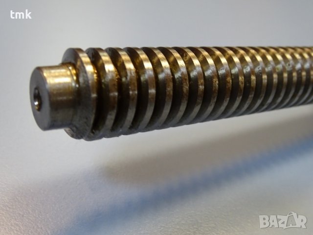 Винт с гайка за фреза L-595 ф22, снимка 2 - Резервни части за машини - 40133777