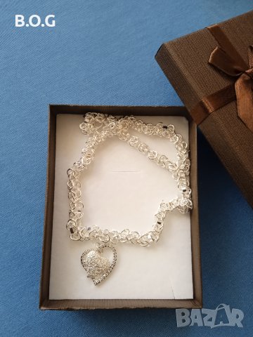 Масивен, сребърен ланец. Кръгла плетка с масивно сърце филигран. Поставен в луксозна подаръчна кутия, снимка 1 - Колиета, медальони, синджири - 43450787