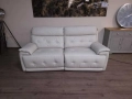 Дизайнерски светло кремав кожен диван тройка с ел релакс механизъм, снимка 1