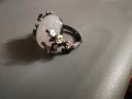 Прекрасен дамски пръстен със сребърно покритие S925, с красив камък с отблясъци и нежни цветя, снимка 2