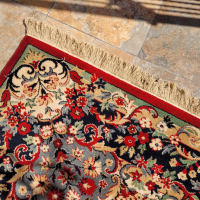 Прекрасен персийски ръчен килим, снимка 4 - Килими - 44909080