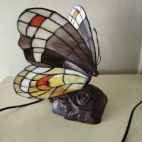 Настолна лампа-пеперуда, снимка 1 - Настолни игри - 43184283