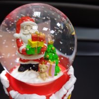 Коледно преспапие с Дядо Коледа  и мече , снимка 2 - Декорация за дома - 43195074