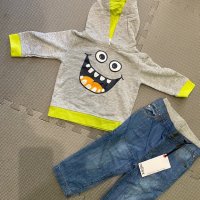 Нови дънки с блуза,12м, снимка 1 - Комплекти за бебе - 27784896