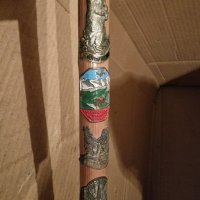 Стар дървен Туристически бастун с метални значки, снимка 2 - Други ценни предмети - 35187503