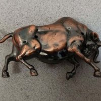 Метална запалка с форма на бик, снимка 3 - Антикварни и старинни предмети - 32614595
