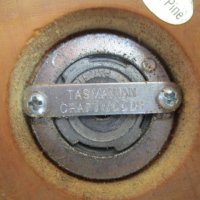 TASMANIAN CRAFTWOODS мелница за пипер от Huon Pine (Хуонски бор)., снимка 3 - Други - 37686572