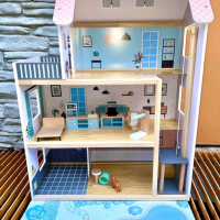 Чисто нова сглобена дървена къща за кукли на три етажа с асансьор с който може детето да качва кукли, снимка 2 - Образователни игри - 44896325
