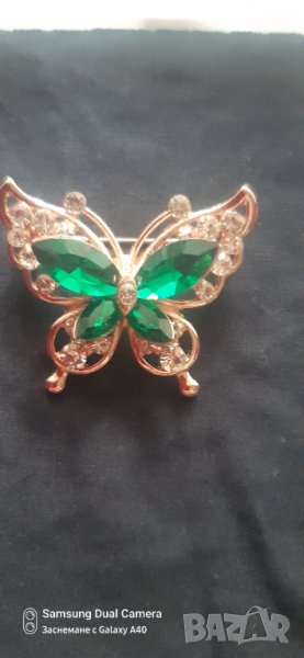 Много красива брошка "Пеперуда със зелени камъчета", снимка 1