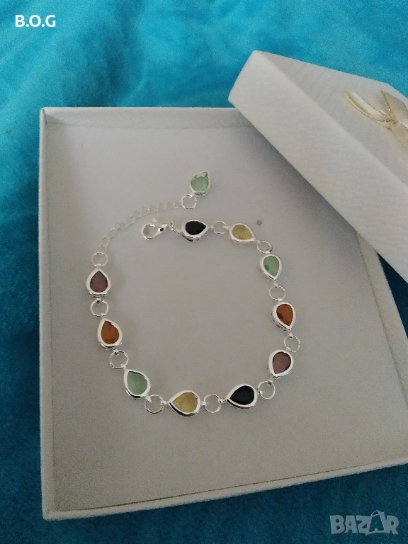 Нова, сребърна масивна гривна с разноцветни кристали. В кутия за подарък., снимка 1