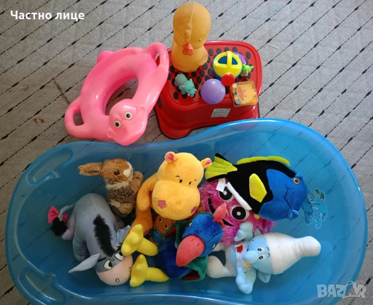 Лот - Бебешко корито, стълбичка, преходник за тоалетна, гумени и плюшени играчки, глицеринов сапун, снимка 1