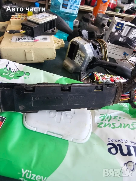 Държач за кабели / окабеляване на превключвателя за запалване 8E0971824P, снимка 1