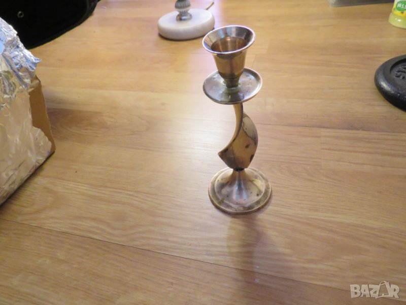 малък свещник, Стар единичен бронзов свещник с свещ - красота и декорация за вашия дом, снимка 1