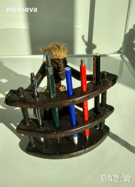 Дърворезба от Индонезия, поставка за химикали , музикант , снимка 1