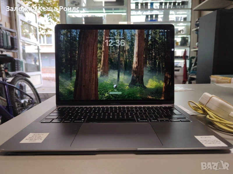 MacBook с чип Apple M1 – 8GB RAM, 256GB SSD, снимка 1