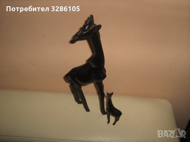 жираф с малко