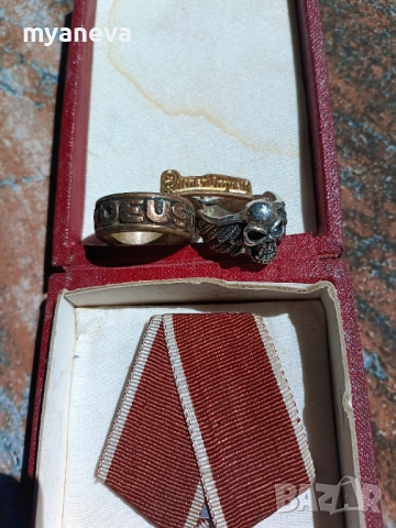 Vintage шише за парфюм, колекция от ​исторически и възпоменателни значки,​ военни отличия и символи , снимка 9 - Други - 51636152