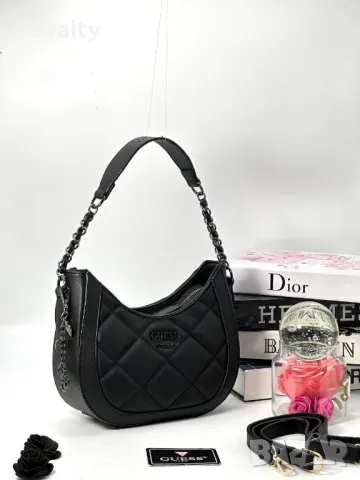 Guess дамска чанта Различни цветове 