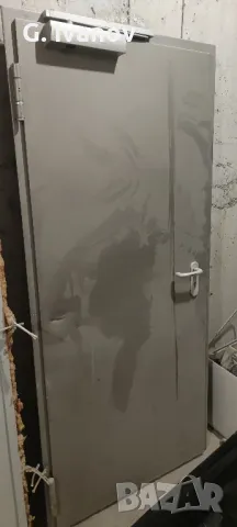 Продавам нови  Метални Противопожарни Врати за мазета складове вили