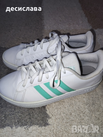 дамски обувки adidas, снимка 1 - Кецове - 44876952