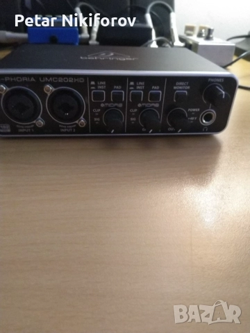 Продавам звукова карта Behringer UMC 202 HD