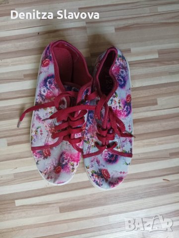 Продавам дамски платненки 