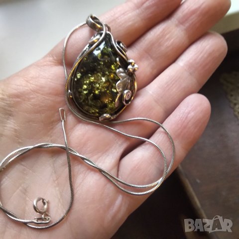 Изумителен сребърен пендант с рядък зелен кехлибар , снимка 8 - Колиета, медальони, синджири - 36609811