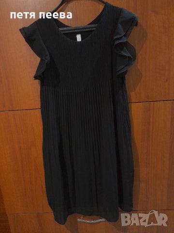 Черна пласирана рокля , снимка 3 - Рокли - 40862715
