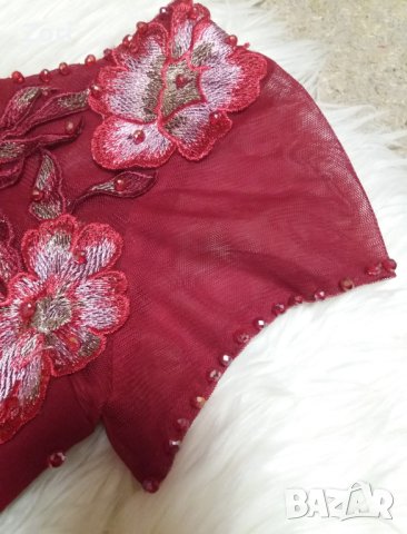 РАЗКОШНА! ВПЕЧАТЛЯВАЩА! УНИКАЛНА червена рокля по тялото с тюл, дантела и камъчета по нея, снимка 3 - Рокли - 42999178