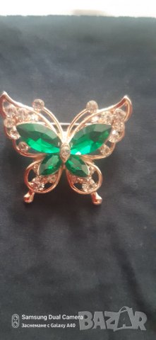 Много красива брошка "Пеперуда със зелени камъчета", снимка 1