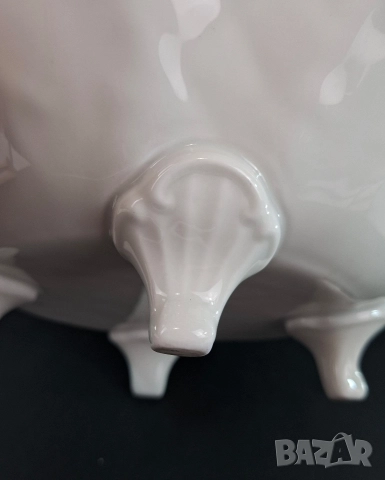 Порцеланова фруктиера на крачета с ажурен, ръб и флорална декорация, снимка 7 - Декорация за дома - 52847229