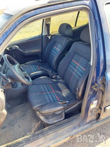 Здравейте  продавам Голф 3 1.9 90 кс на части, здрави мотор скорости ходова част,фарове стопове,тава, снимка 8 - Автомобили и джипове - 38505253