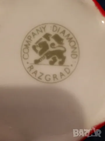 Сервиз за кафе в червено, снимка 7 - Сервизи - 50378810