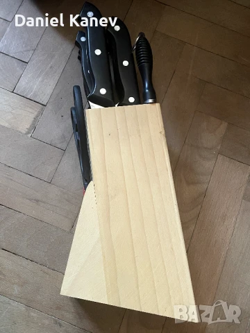 Комплект ножове с поставка