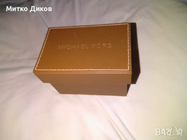 Кутия за часовник с инструкция и възглавница Майкъл Корс